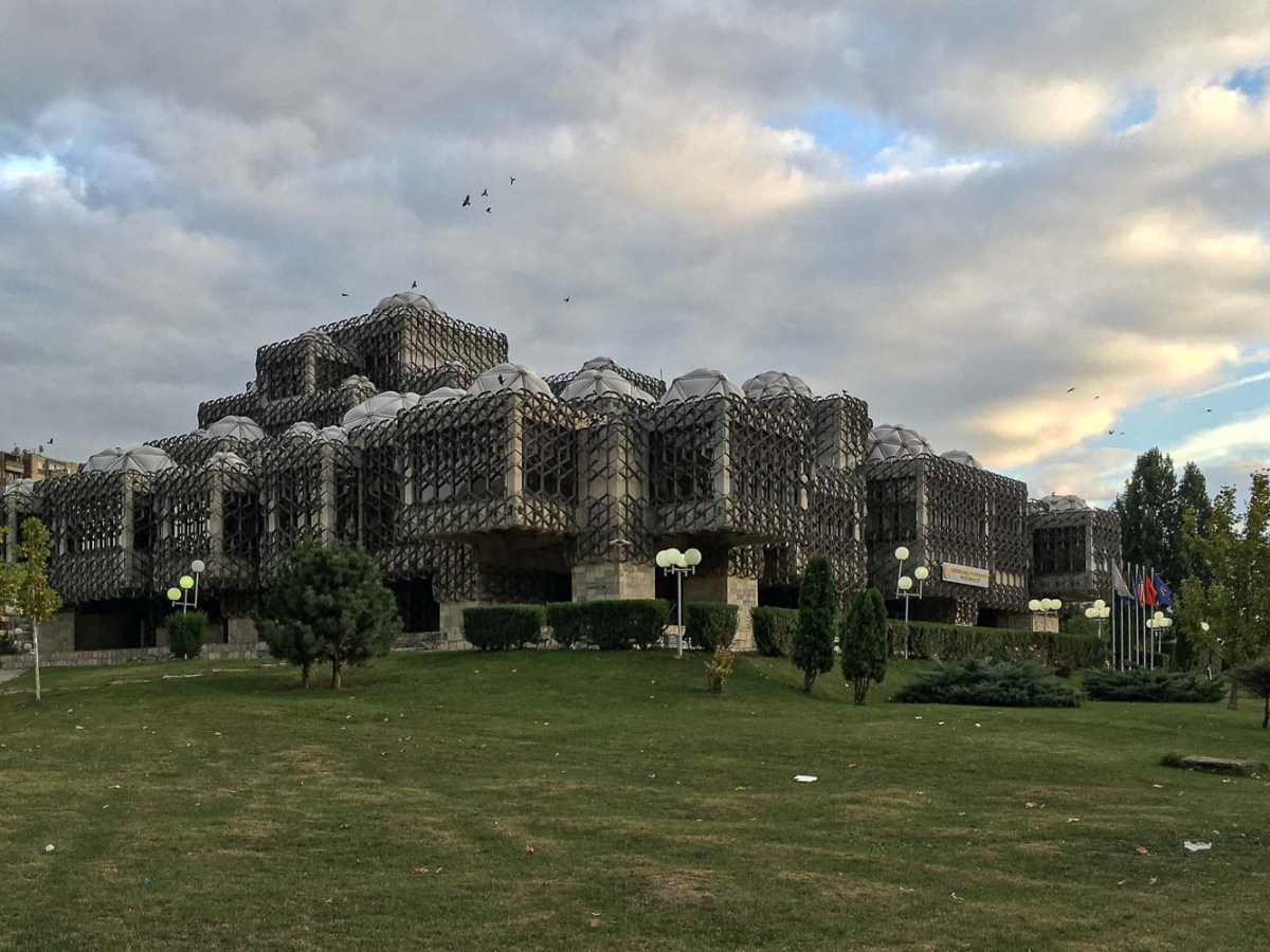 De brutalistische bieb van&nbsp;Pristina