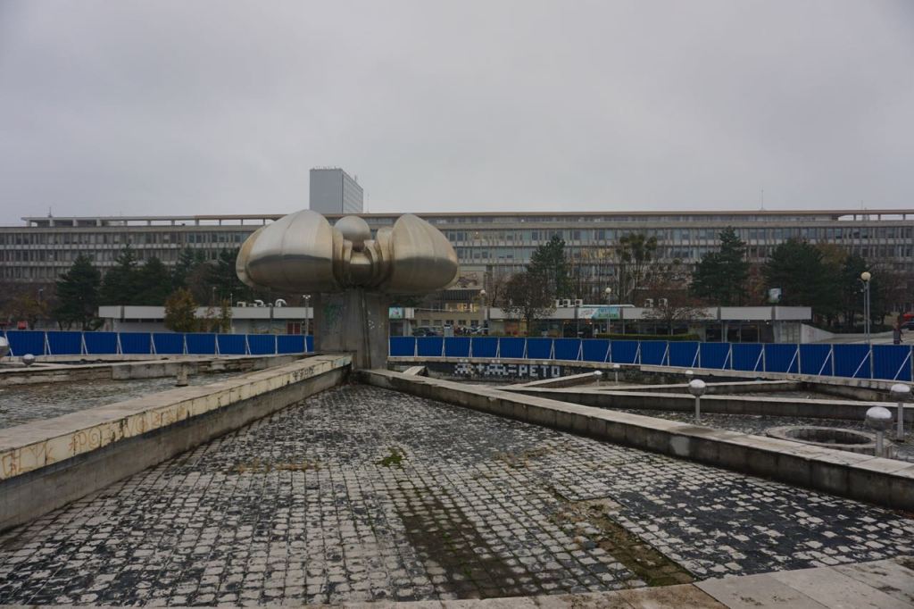 Fontána Družba | Bratislava | Slowakije | november 2018 | © Martijn Haan