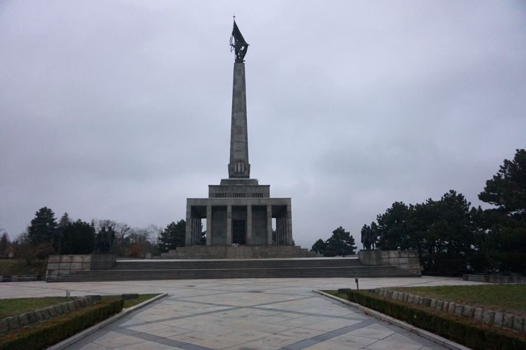 Slavin oorlogsmonument | Bratislava | Slowakije | november 2018 | | © Martijn Haan