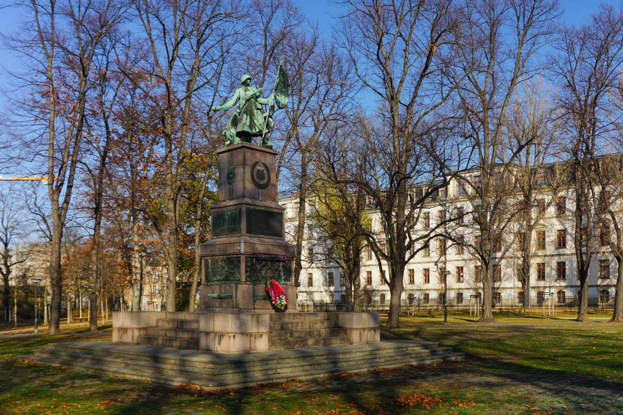 Monument voor het Rode leger bij het Oorlogsmuseum | Dresden | Duitsland