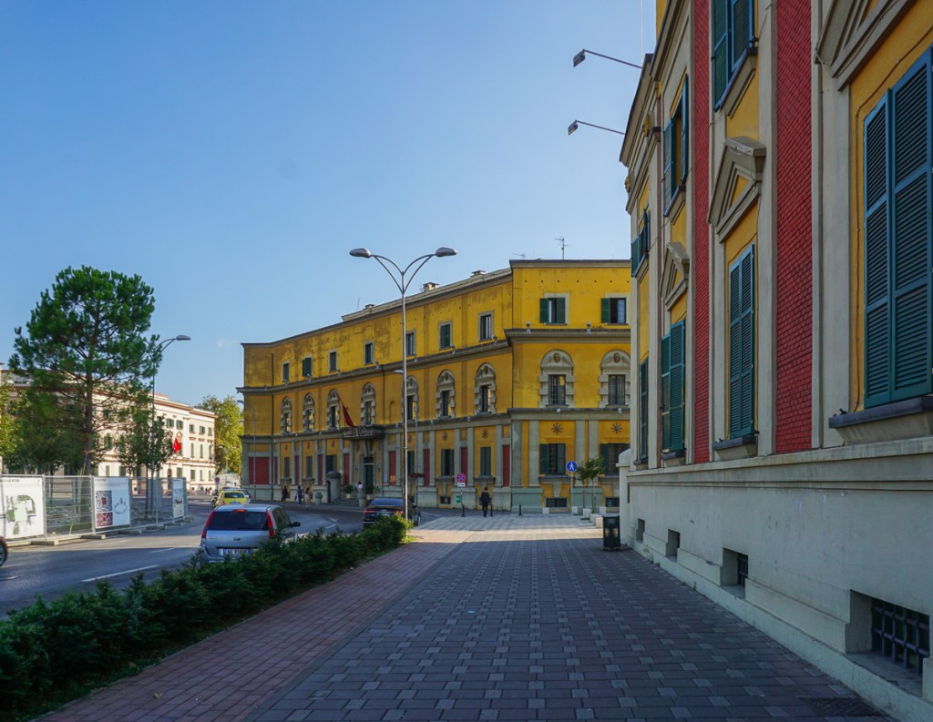 Neoklassieke gebouwen | Skanderbegplein | Tirana | Albanië
