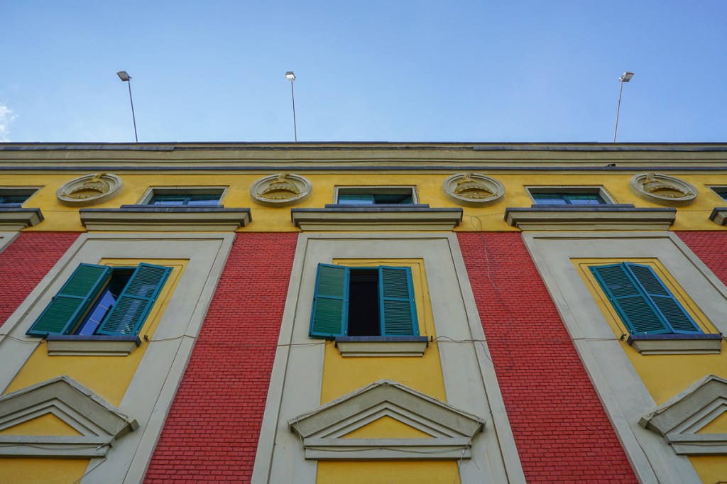 Neoklassieke gebouwen | Skanderbegplein | Tirana | Albanië
