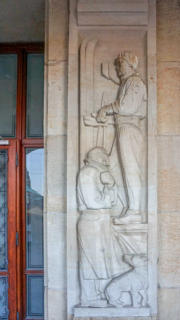 Reliëfs | Altmarkt | Dresden | Duitsland