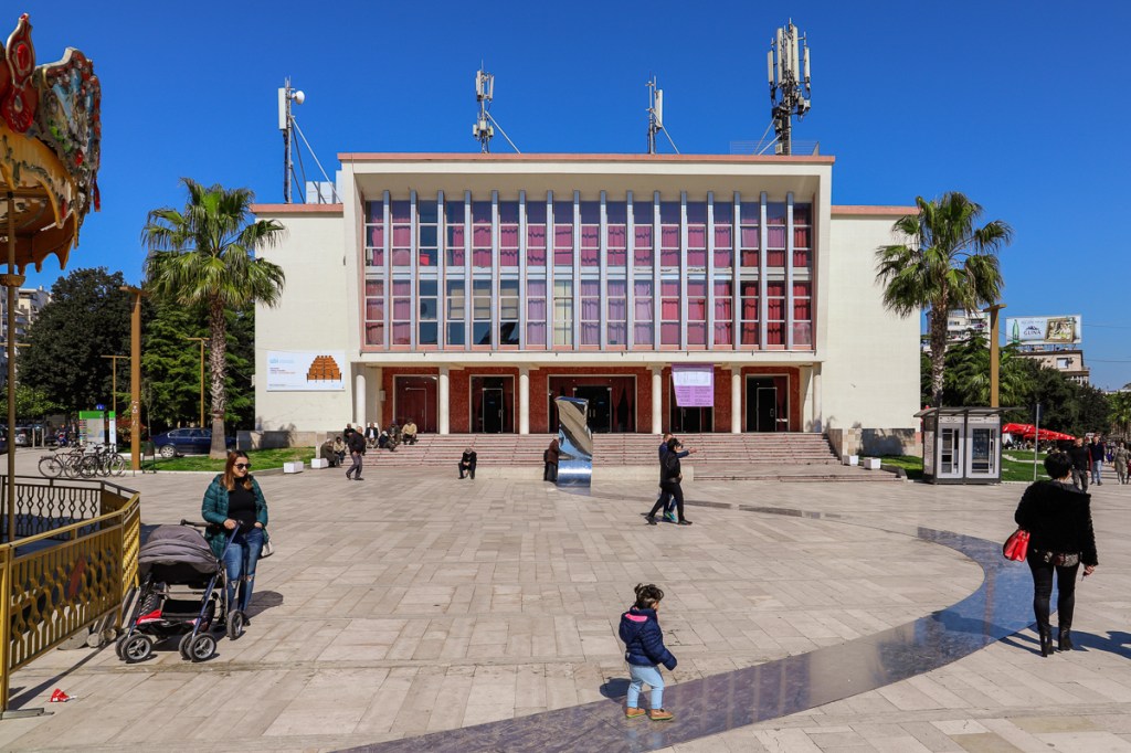 Paleis van Cultuur | Dürres | Albanië | Maart 2019 | © Martijn Haan