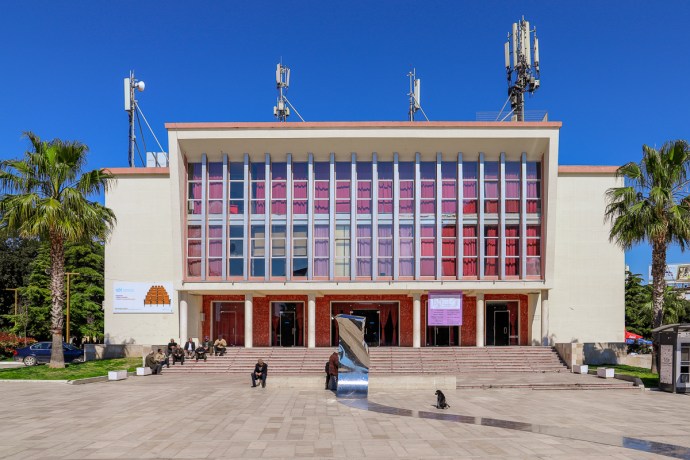 Paleis van Cultuur | Dürres | Albanië | Maart 2019 | © Martijn Haan