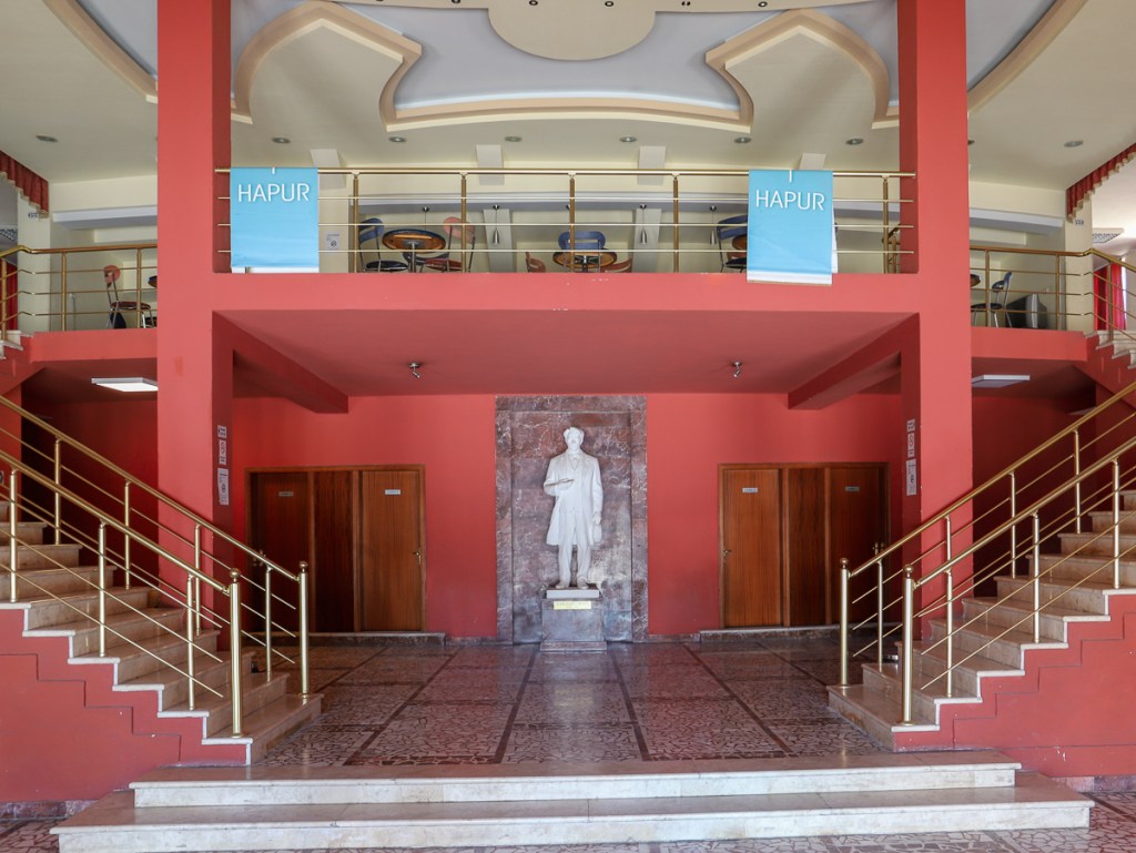 Paleis van Cultuur | Dürres | Albanië | Maart 2019 | © Martijn Haan