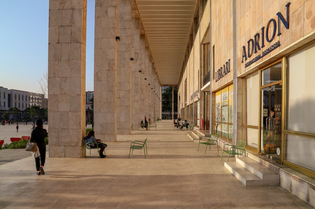 Cultuurpaleis | Tirana | Albanië | maart 2019 | © Martijn Haan