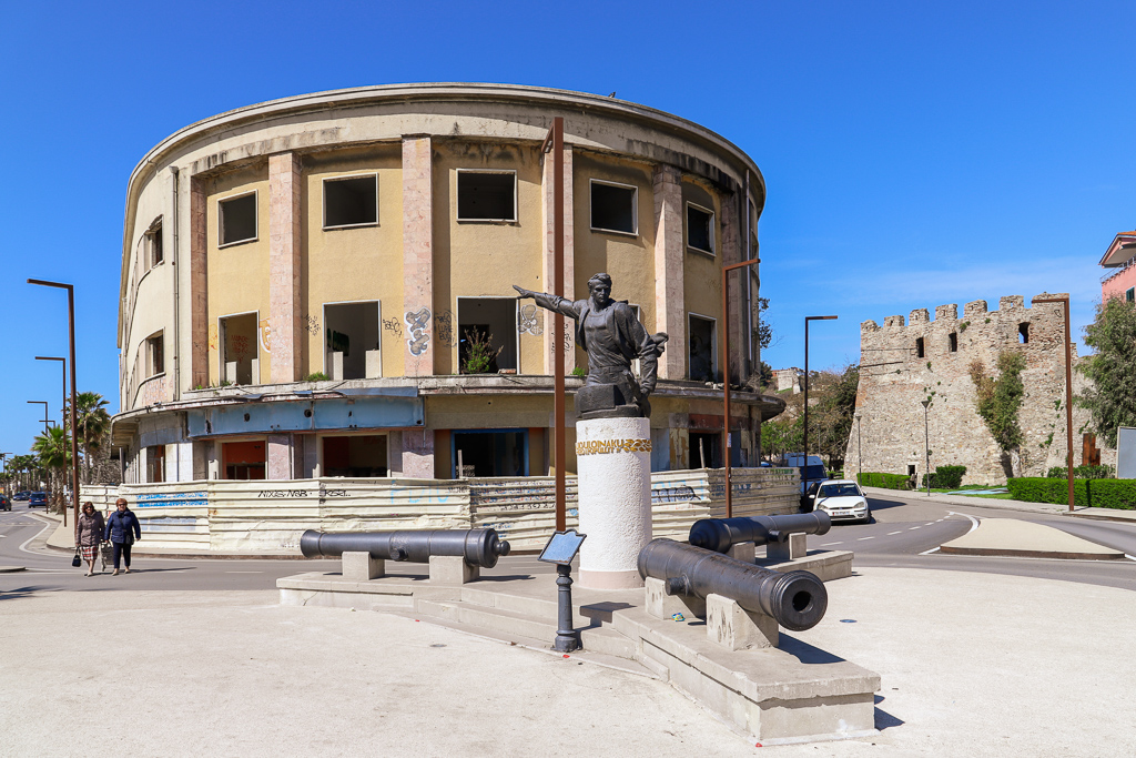 Monument voor partizaan | Dürres | Albanië