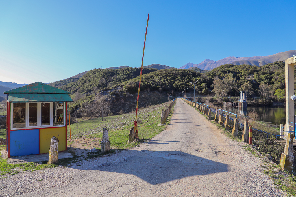 Weg naar Syri i Kaltër | Blue Eye | Finiq | Albanië