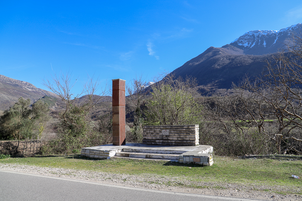 Partizanenmonument nabij Tepelenë | Albanië