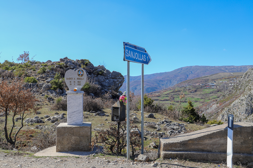 Wegmonument | Sanjollas | Albanië