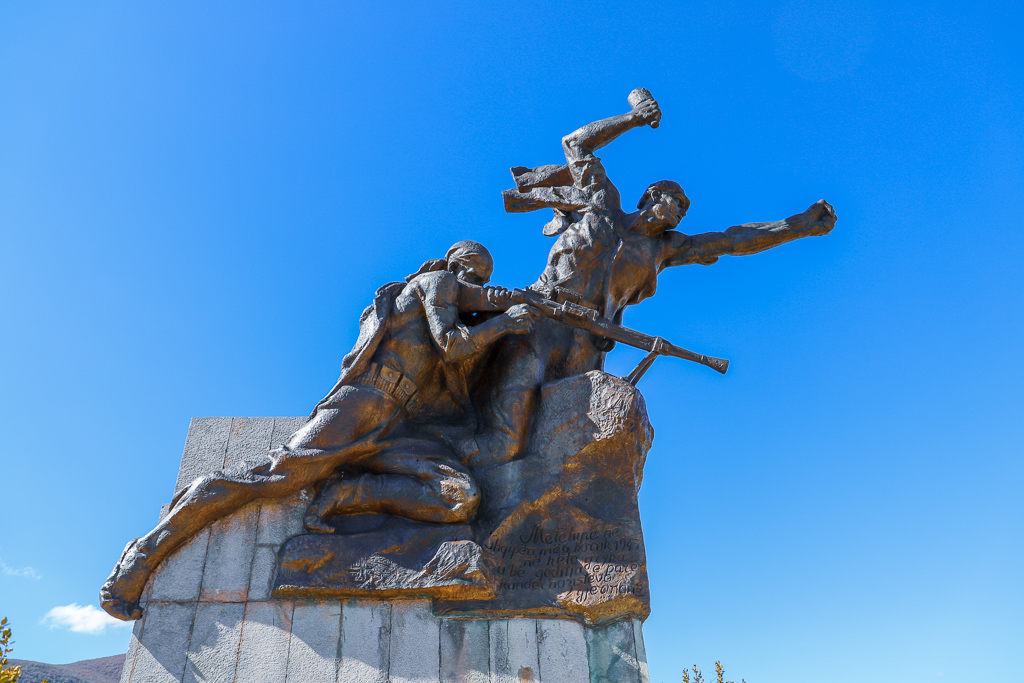 Partizanenmonument | SH75 | Parmash | Albanië