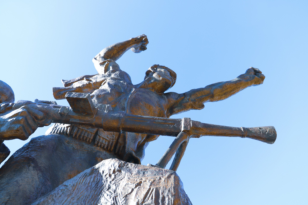 Partizanenmonument | SH75 | Parmash | Albanië