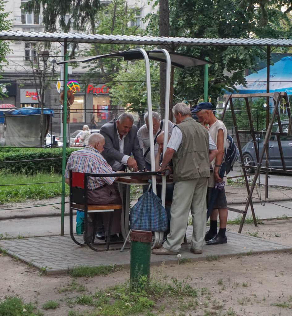 Schakende mannen in Eminescu Park | Chisinau | Moldavië