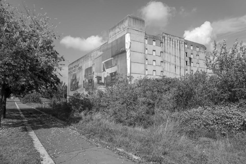 Verlaten gebouw nabij Zapadna Kapija (Genex Tower) | Belgrado | Servië