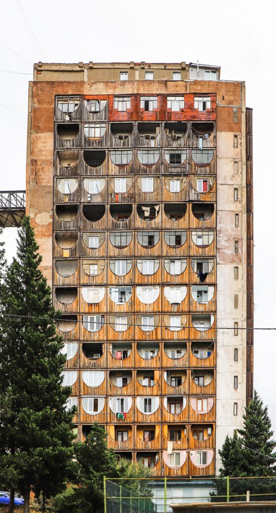 Nutsubidze flats met luchtbrug | Tbilisi | Georgië