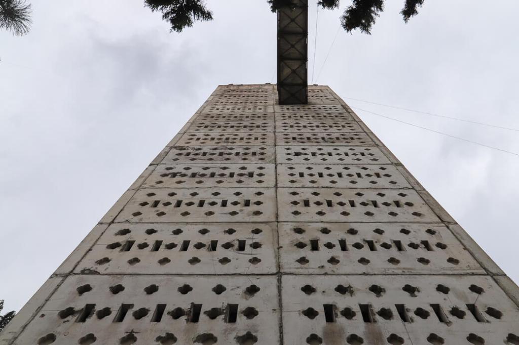 Nutsubidze flats met luchtbrug | Tbilisi | Georgië