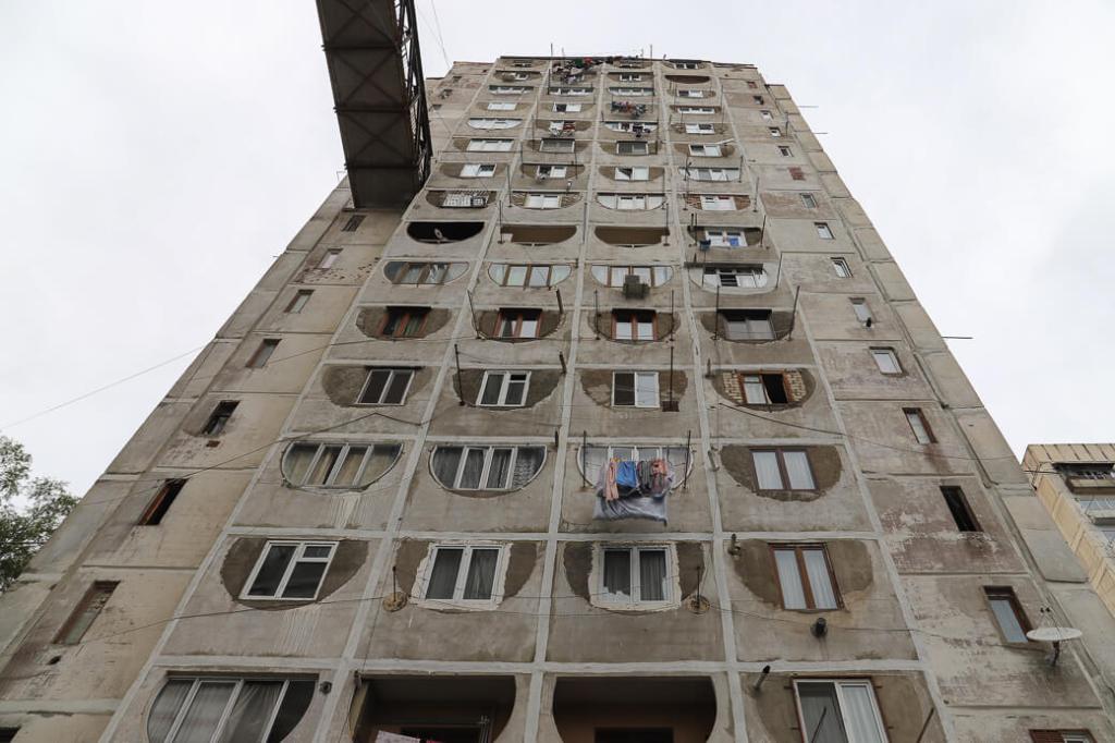 Nutsubidze flats met luchtbrug | Tbilisi | Georgië