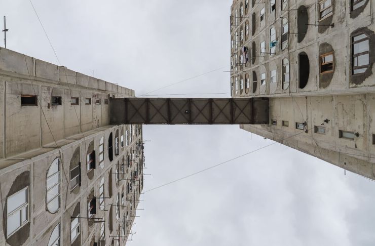 Nutsubidze flats met luchtbrug | Tbilisi | Georgië