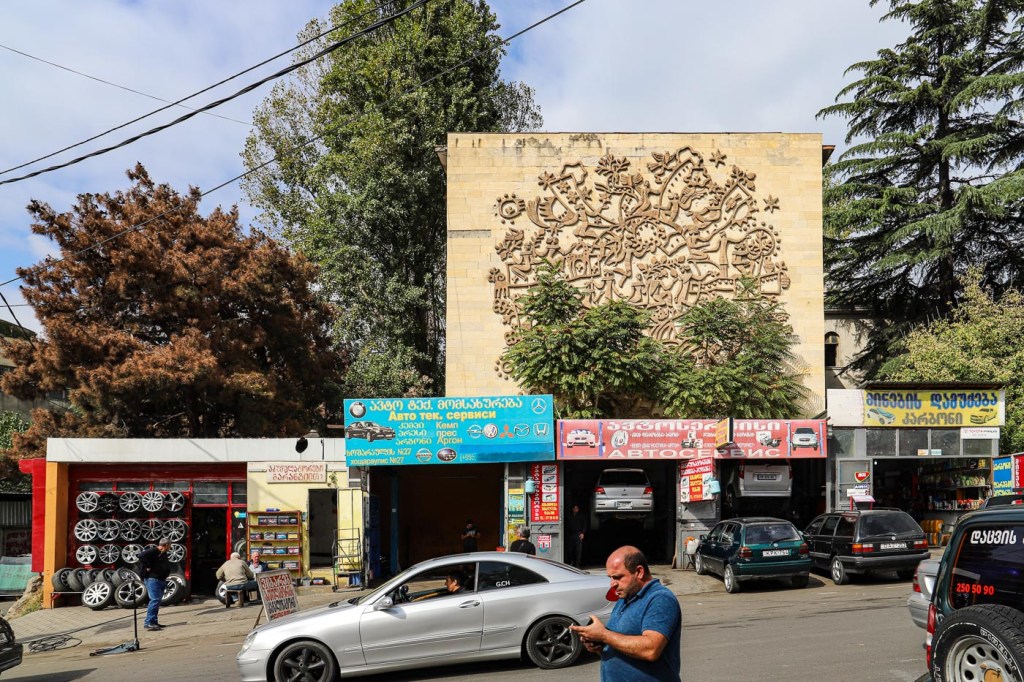 Sovjet-parkeergarage | Tbilisi | Georgië