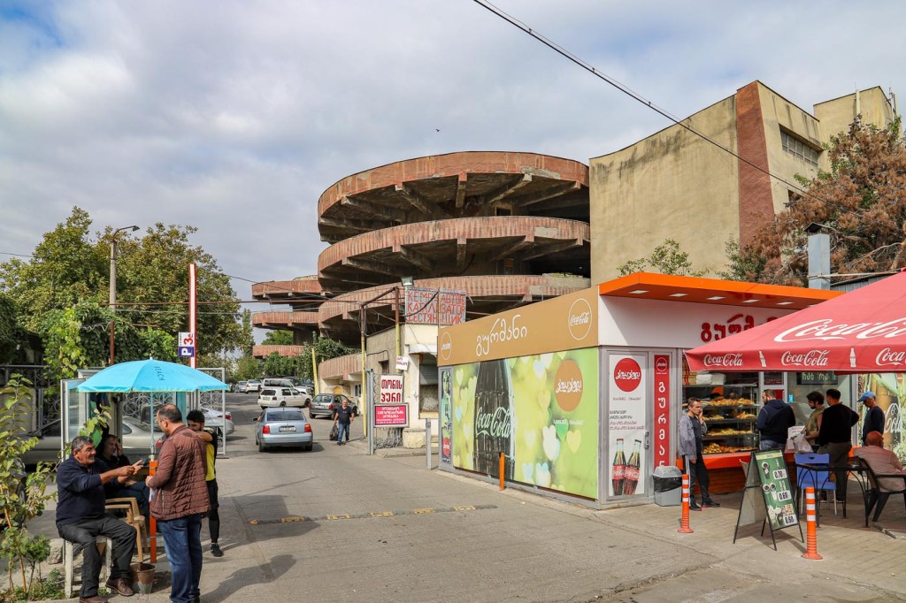 Sovjet-parkeergarage | Tbilisi | Georgië
