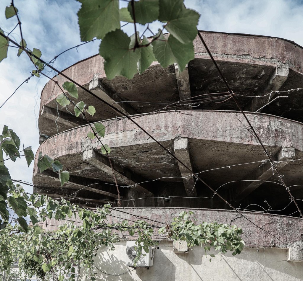 Sovjet-parkeergarage | Tbilisi | Georgië