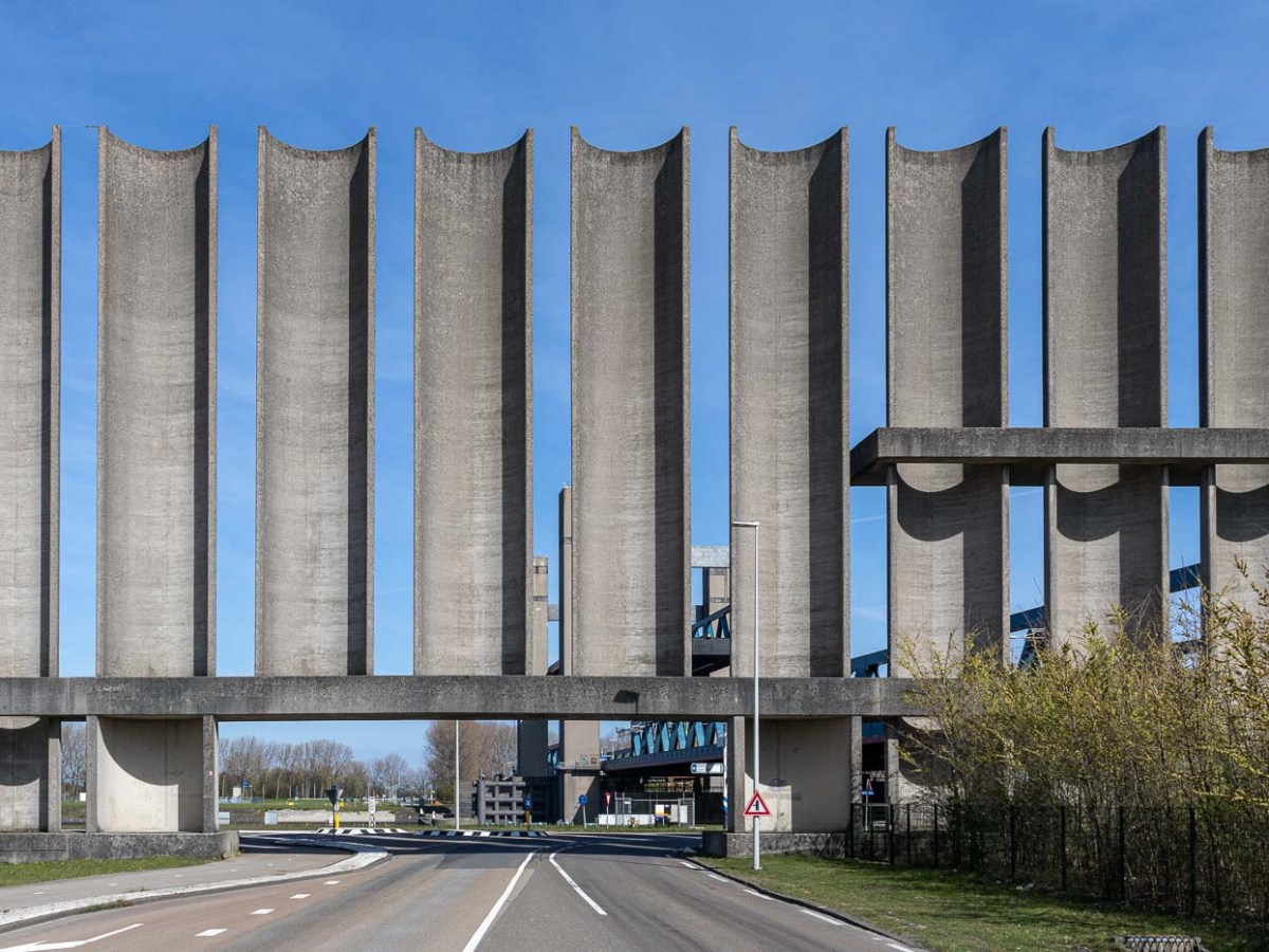 Brutalisme in Nederland: Windscherm Calandkanaal in&nbsp;Rotterdam