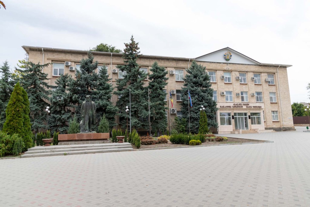 Leninbeeld en Parlementsgebouw | Comrat