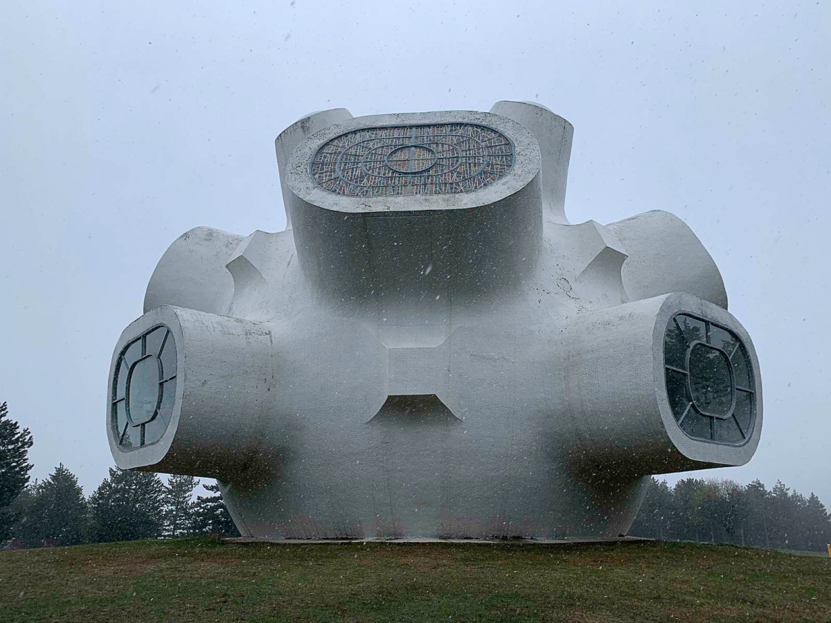 Spomenik Ilinden: gestileerde knots is Macedoniës&nbsp;trots