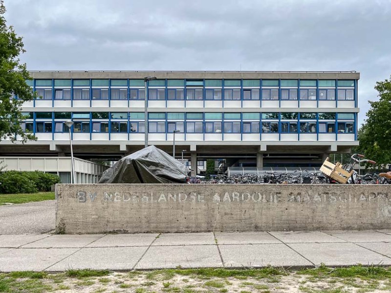 Brutalisme in Nederland: voormalig NAM-kantoor in&nbsp;Assen
