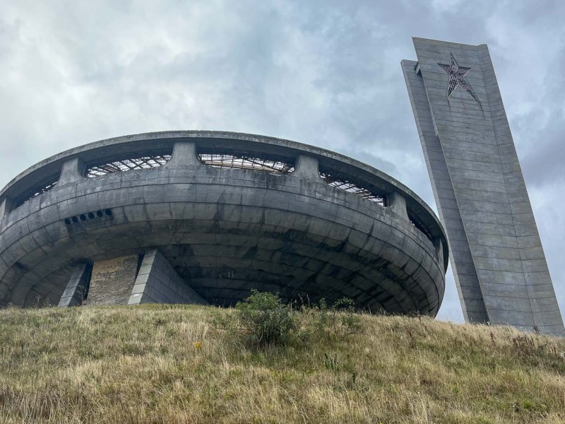 Buzludzha in Bulgarije: socialistisch Evoluon op een&nbsp;berg