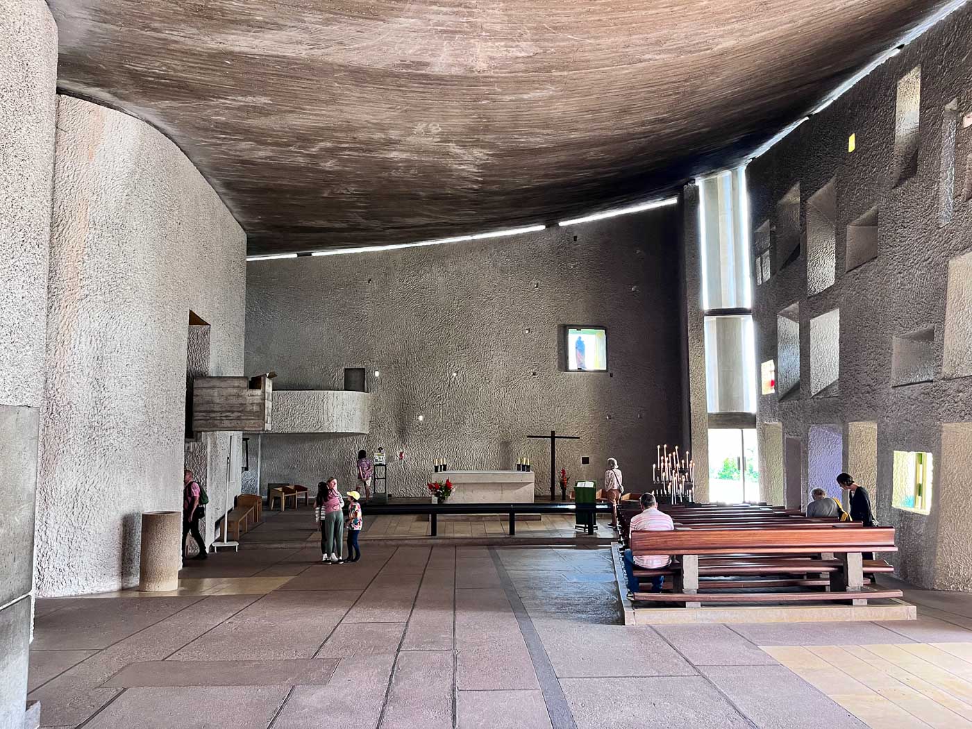 Brutalisme in Frankrijk: Notre Dame du Haut te Ronchamp – Oostblog