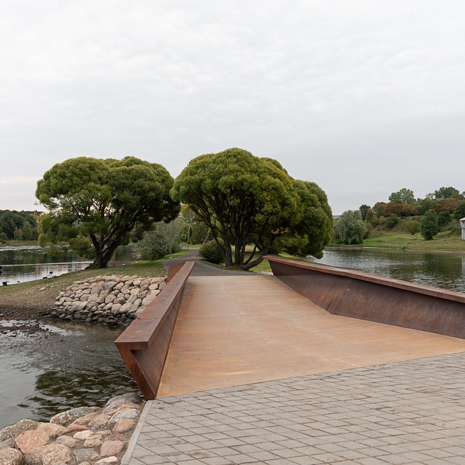 Oevers rivier Narva | Narva | Estland