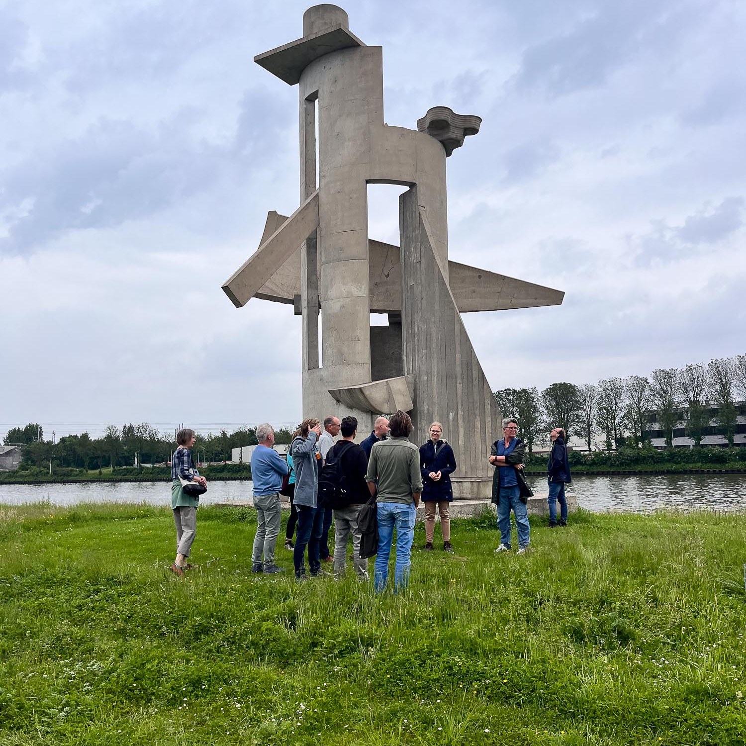 Betonsafari | deelnemers bij een van de Waterwerken