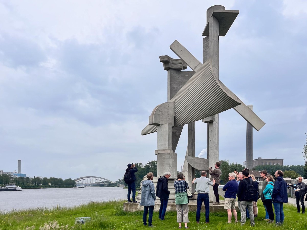 1 jaar ‘Bruut’, Betonsafari en&nbsp;lezing