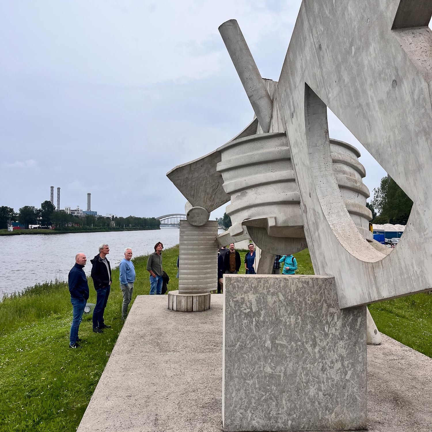 Betonsafari | deelnemers bij een van de Waterwerken