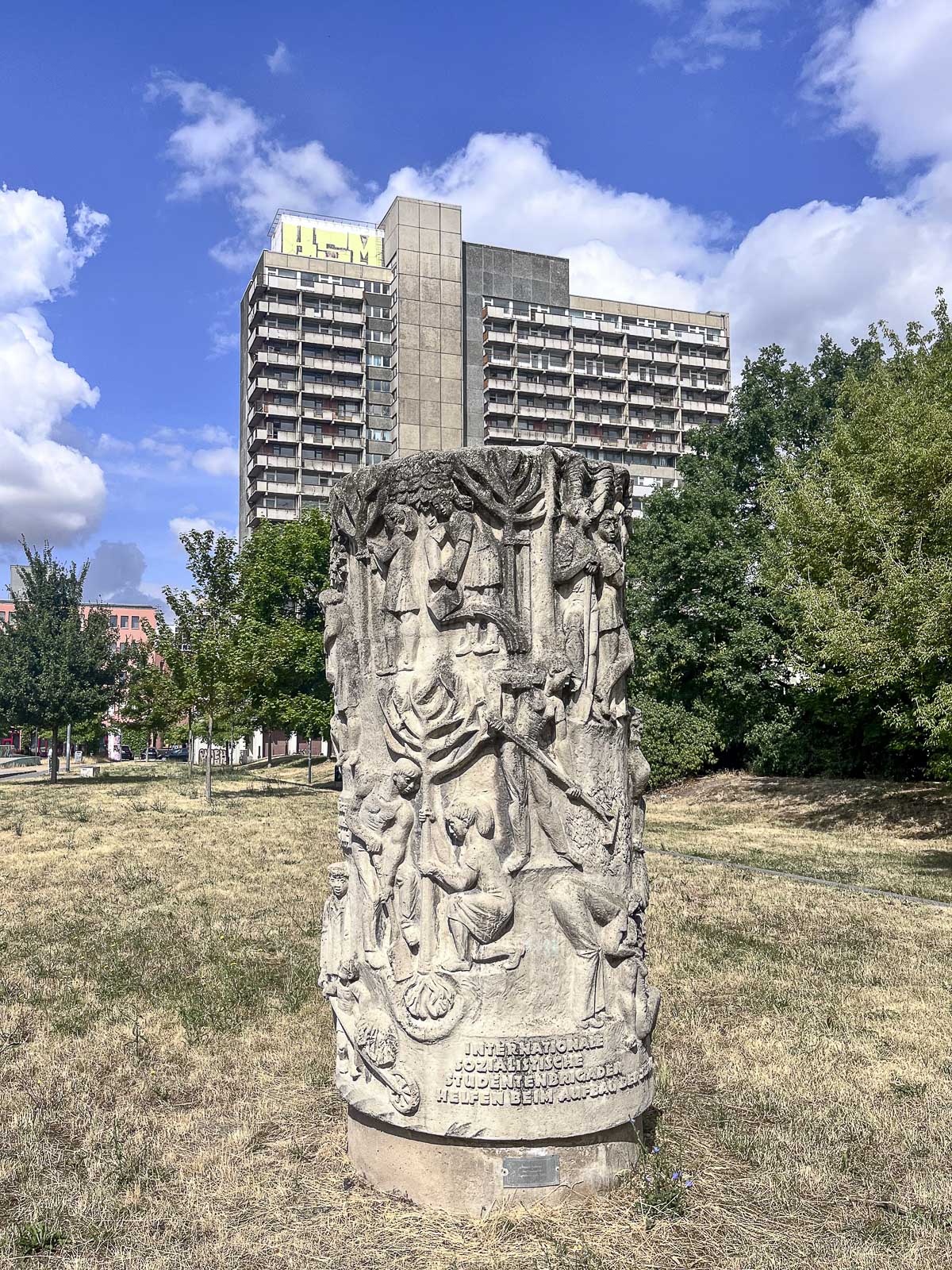 'Aufbauhelfer' | Hallorenstraße | Halle-Neustadt | Duitsland | Rudolf Hilscher 1975