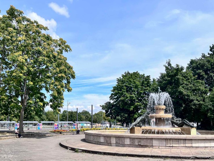 'Frauenbrunnen' | Halle-Neustadt | Duitsland | Gerhard Lichtenveld 1974