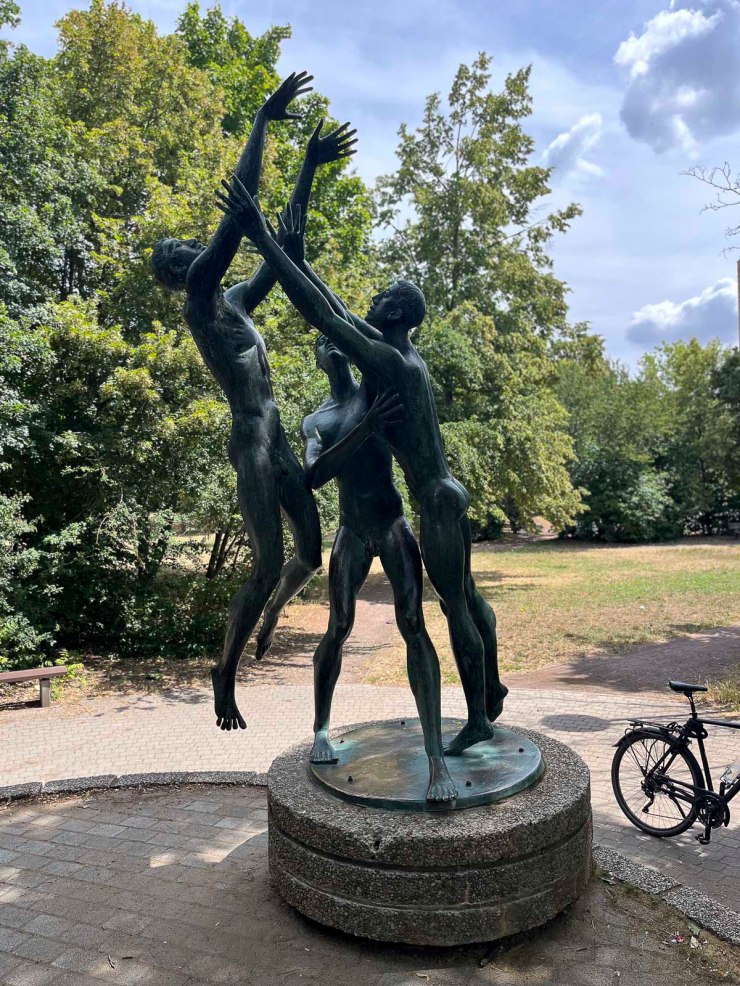 'Drei Ballspieler' | Halle-Neustadt | Duitsland | Rudolfs Hilscher 1970